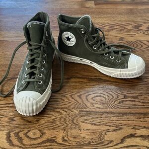 Men’s high top chuck taylors